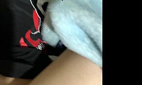 Je suis en période mais j'ai envie d'une grosse bite dure maintenant