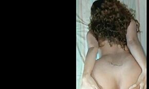 هي تفتح مؤخرتها تماماً كما أريد!