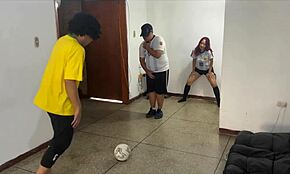 일본녀가 내기 져서 남친 앞에서 구부리고 세게 박아