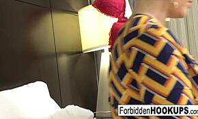 Эй, детка, хочешь посмотреть, как я трахаю свою пышногрудую мачеху сегодня вечером?