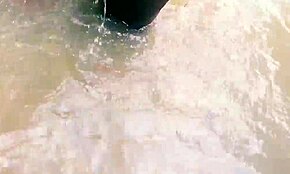 Dokter Afrika Ngentot Pelacur Ebony di Sungai