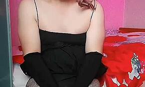 Nagy seggű fehér fiú crossdresser sissy táncol szexi mozdulatokat meleg masszázs során