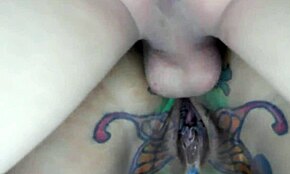 Её жопа трахается нараспашку, сперма на лицо и грудь для ухода за кожей