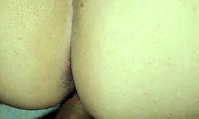 Έβγαλα τα βρεγμένα εσώρουχα της ετεροθαλούς αδελφής μου και την γάμησα