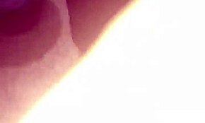 My hermanastra cleans, so I take her on the floor before mom arrives. She says no to homemade sex!