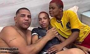 레오 오그로와 2 친구들 모텔에서 야생 카리시아 광란