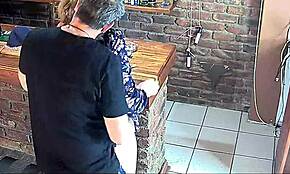 Oh mijn god! Ik betrapte mijn man neukend met de buurvrouw