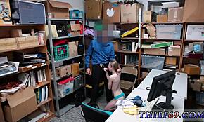 Стар мъж и млада съседка с големи цици в камион действие