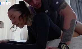 Megbasztam mostohalányom seggét, míg mostoha anyja távol volt