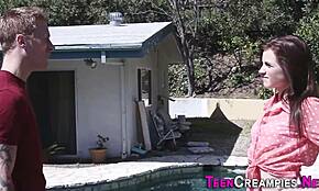 فتاة مساج 18+ تأخذ حشو عميق من زب كبير