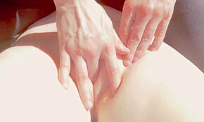 계부가 내 좁은 18+ 보지를 천천히 클리토리스 마사지로 오르가즘까지