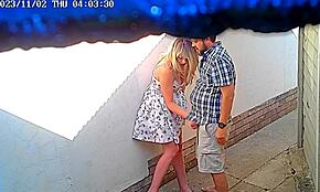 Ugh, mijn meisje en ik werden betrapt terwijl we neukten in het openbaar!