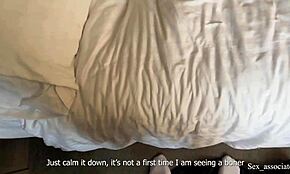 וואו, אמא חורגת משתפת מיטה ותחת צר עם בן חורג!