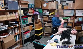 Йо, дребната 18+ заподозряна се чука силно от полицаи в див гангбанг