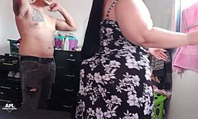 Horkí milenci sa plížia, buchajú tvrdo, keď je žena preč. Takmer ich chytili!