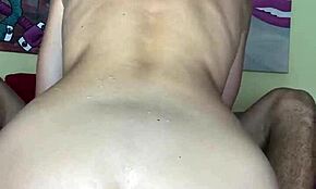 Эй, эта MILF заставила молодого 18+ парня взять мою задницу без презерватива -VibeWithMommy