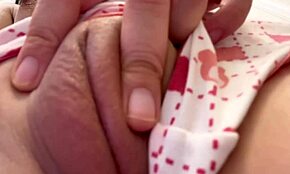 ugh, gak ada yang mau ngebor pussy gue yang ketat, gue butuh kontol gede banget! 😩