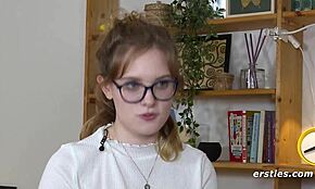 Hej Luna, kako ti magični štapić vibrira na obrijanoj pički?