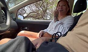 Ich zeige meinen Schwanz einem Fremden auf der Straße