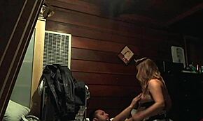 Rekan kerja gue jadi nympho, naik gue keras di hotel! 😈