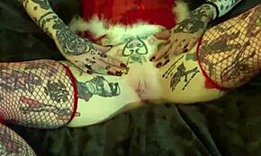 Milf szuper szolót élvez karácsonyi polc ujjal