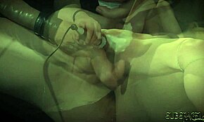 绳索捆绑18+少女在激烈BDSM训练中被打耳光和惩罚。