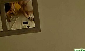 Eğri yarakını hiç olmadığı kadar emdikten sonra beni aşağılıyor ve tokatlıyor, sonra elimi tutarak arkadan sikiyor