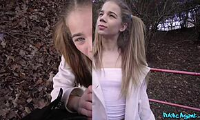 Drobna španska najstnica se bori z matematiko, a izstopa v javnem POV zabavi.