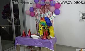Tu veux savoir comment j'ai baisé la fille d'anniversaire chez son père ?