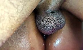 Horni azijska tinejdžerka 18+ sa prirodnim sisama dobija anal u krevetu od Hanifa i Adorija