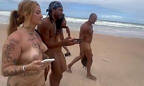 ヌーディストビーチでホットな友達とワイルドなオーギー