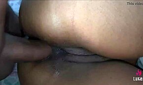 Я вошел в комнату и страстно наполнил ее задницу кончей