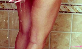 مفتون بالجمال البنية في عرض الدش الساحر