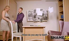 Shame4k! Cougar rusă matură alege sex fierbinte pe birou în loc de bani!