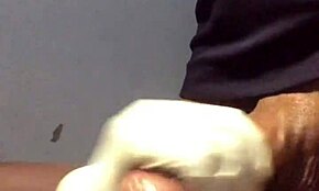 Ebony steptytär puristaa valkoisen step-isän kyrvän tiukasti. Osa 2 tulee sotkuiseksi!