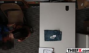 Hej tinejdžeru lopovu, spreman za ovu veliku kaznu kurcem u garaži?