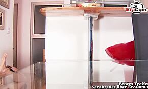 Mlade 18+ prijateljice se podajo v prvi gej anal z ogromnim kurcem. Radovedno raziskovanje se začne.