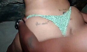 Ρισκαδό δημόσιο σεξ σε παραλία, σχεδόν πιάστηκαν από μπάτσους