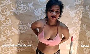 Красивая молодая индийская девушка мастурбирует в душе