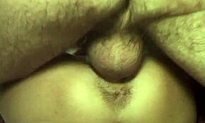 Ο Luigi από την Επαρχία Milano Γδρεψε τη Νεαρή Ισπανίδα Φίλη Του σε Ρετρό Στυλ. Ο Σφιχτός Κώλος Της Πήρε Δάχτυλα.