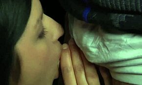 טין חמודה 18+ מפתה אבא חורג לזיון קשה בסגנון כלב