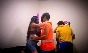 Halloween večírek se změní v orgii se starým mužem a teen 18+ ženami