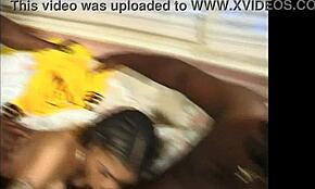 Anita B puncija és segge tele van két mestertől brutális DP BDSM-ben