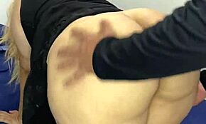 زوجة مديري المنحنى شربت وجاءت إلى غرفتي في السكن لنهاية سعيدة