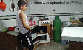 Hej vodovodar, hočeš me jebati, ko moža ni doma?