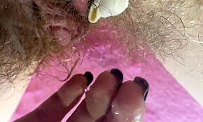 大阴蒂摩擦湿润毛茸茸小穴高潮特写