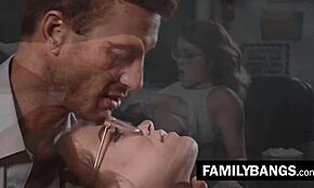 教授下课后怎么干我，凯蒂库什和瑞安麦克莱恩太猛了！