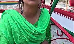 बंगाली क्यूटी दोस्त के साथ डिल्डो प्ले की स्पाइसी कहानी शेयर करती है