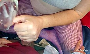 Wow, kolla denna nära sperma och pisslek! 💦