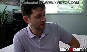 Tată vitreg, cum ai găsit colecția mea mare de dildo-uri, ha?